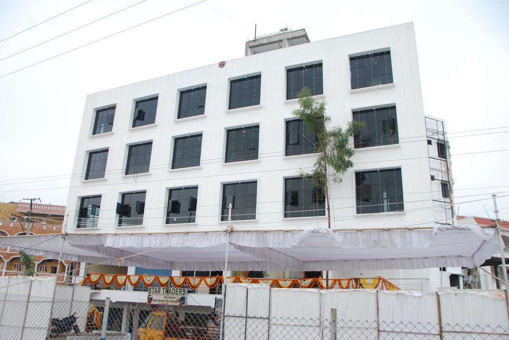 Hotel Neem Tree Hyderabad Airport Shamshabad Bagian luar foto
