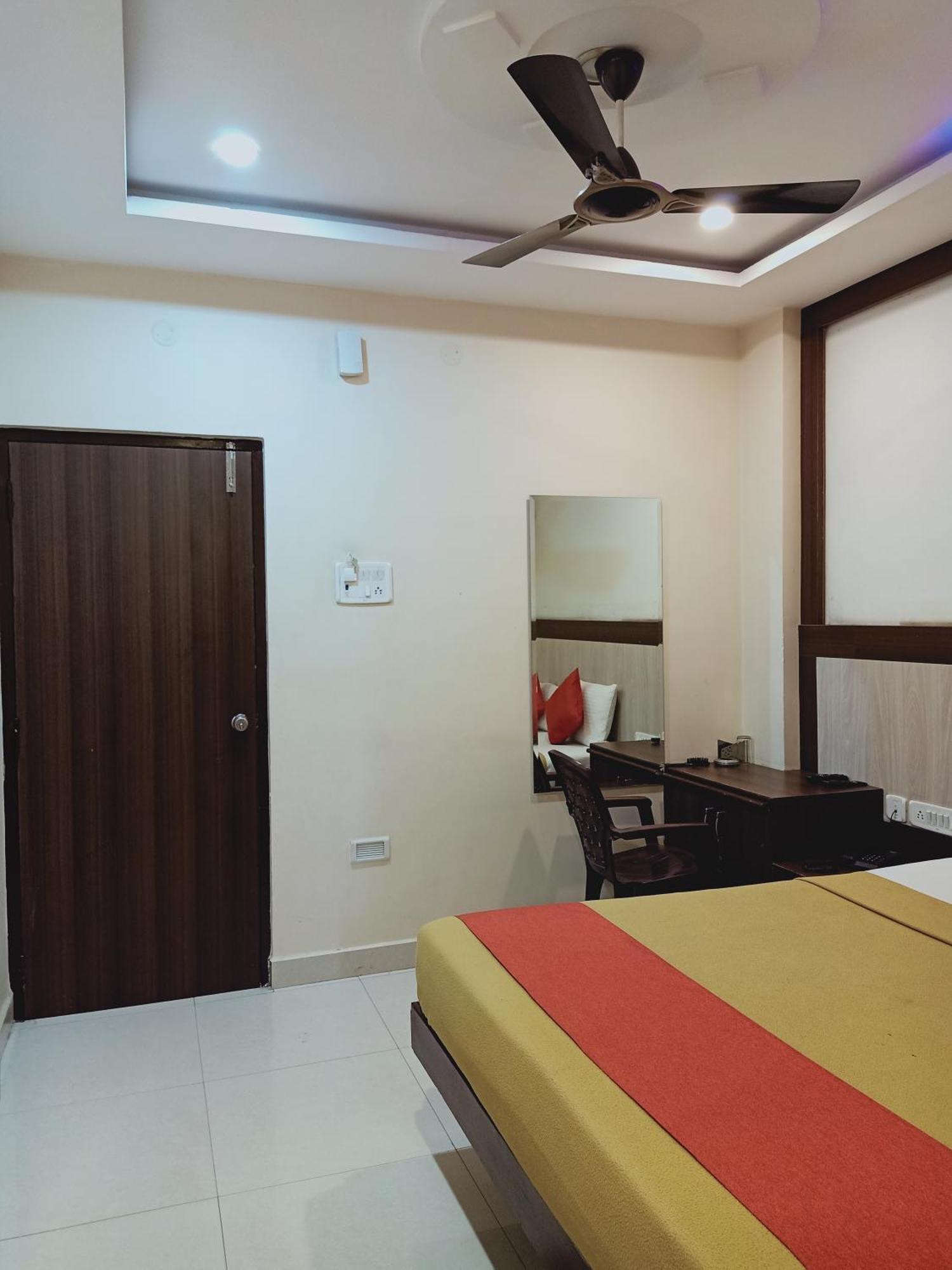 Hotel Neem Tree Hyderabad Airport Shamshabad Bagian luar foto