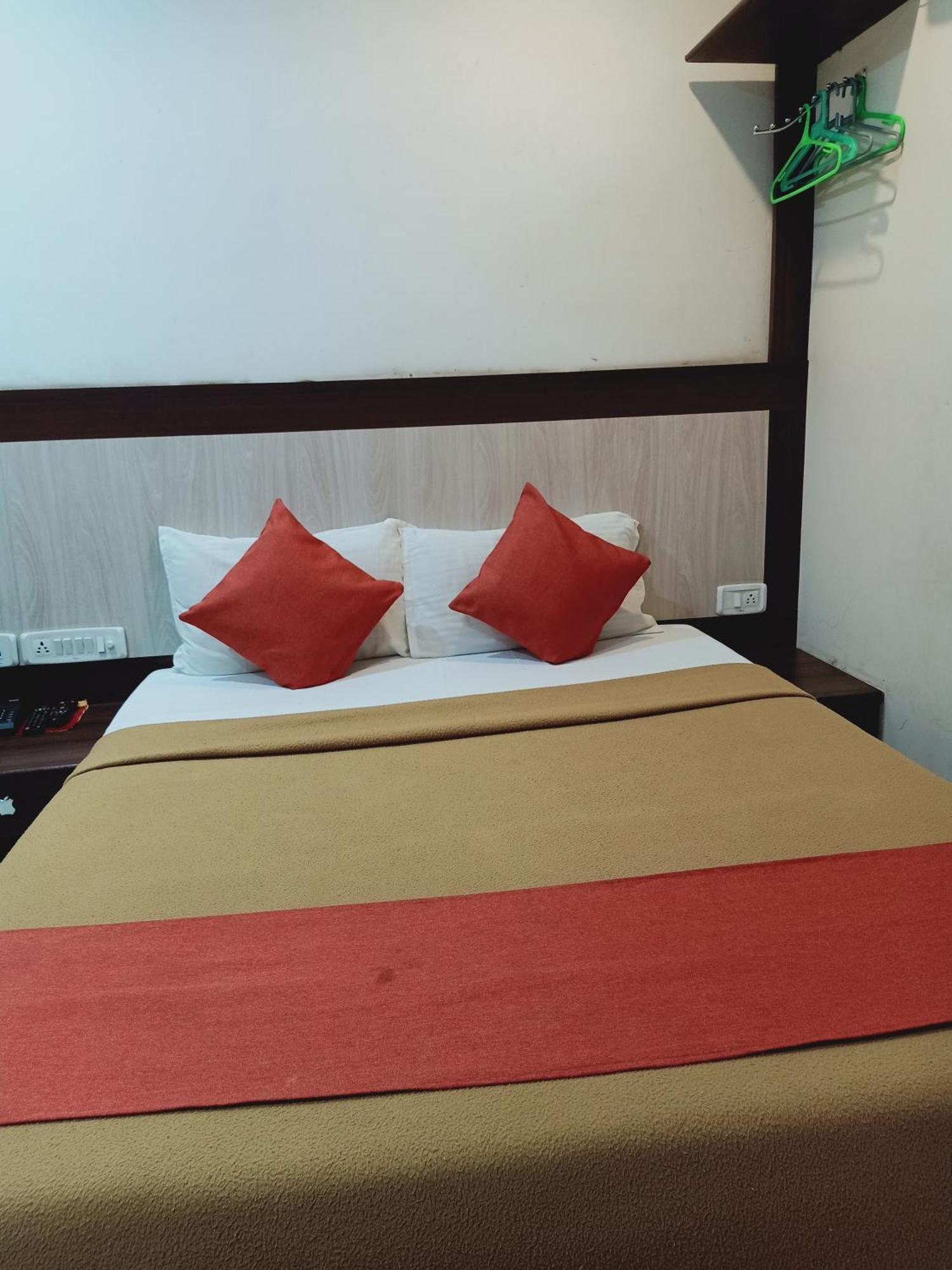 Hotel Neem Tree Hyderabad Airport Shamshabad Bagian luar foto