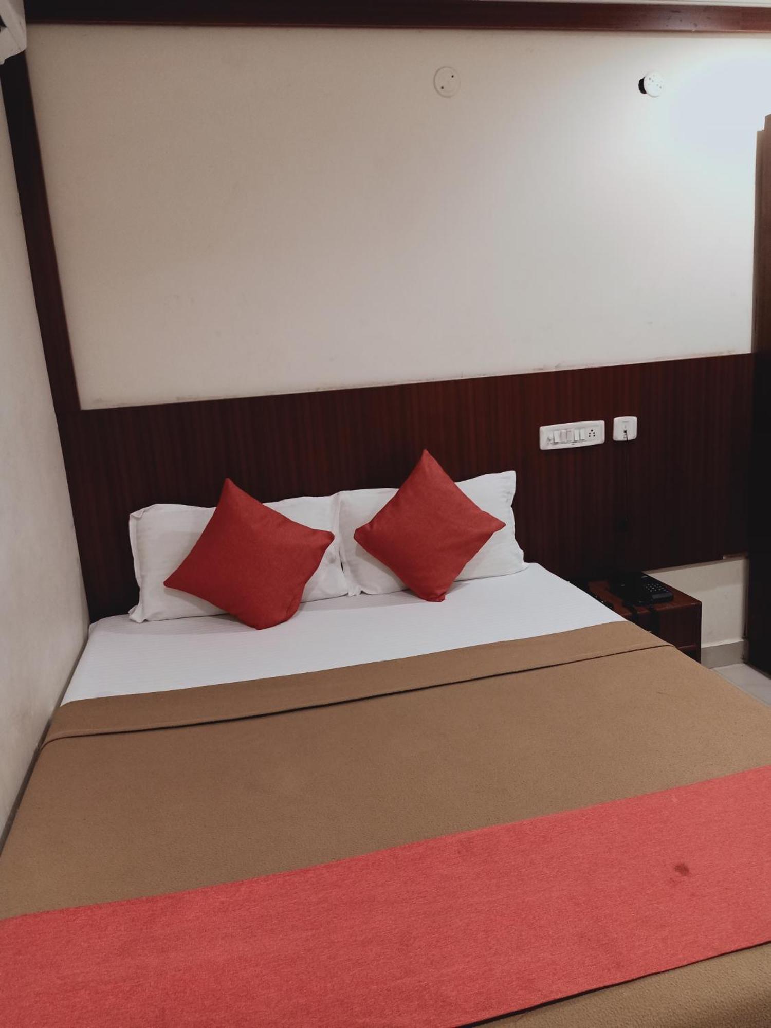 Hotel Neem Tree Hyderabad Airport Shamshabad Bagian luar foto