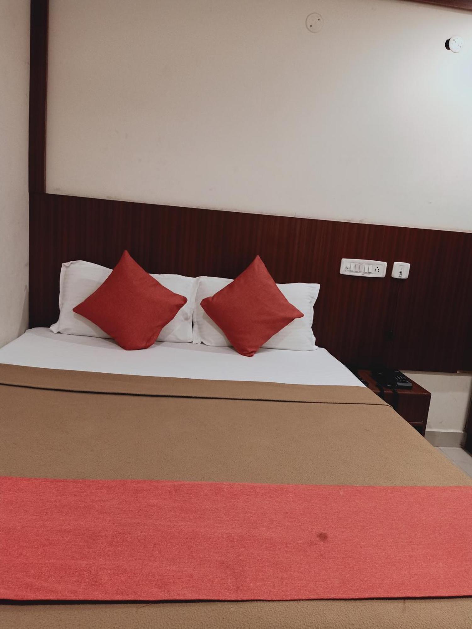 Hotel Neem Tree Hyderabad Airport Shamshabad Bagian luar foto