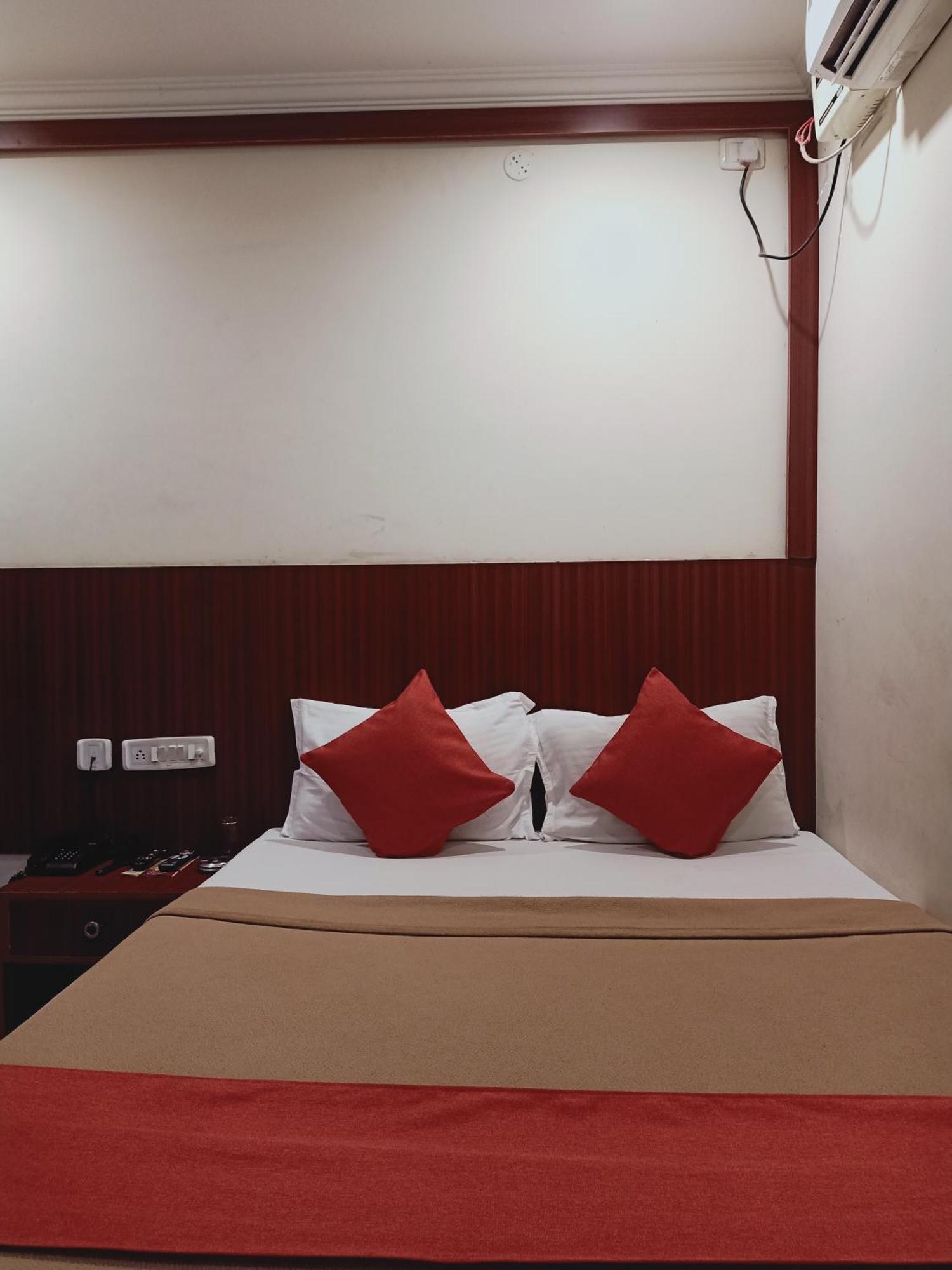 Hotel Neem Tree Hyderabad Airport Shamshabad Bagian luar foto