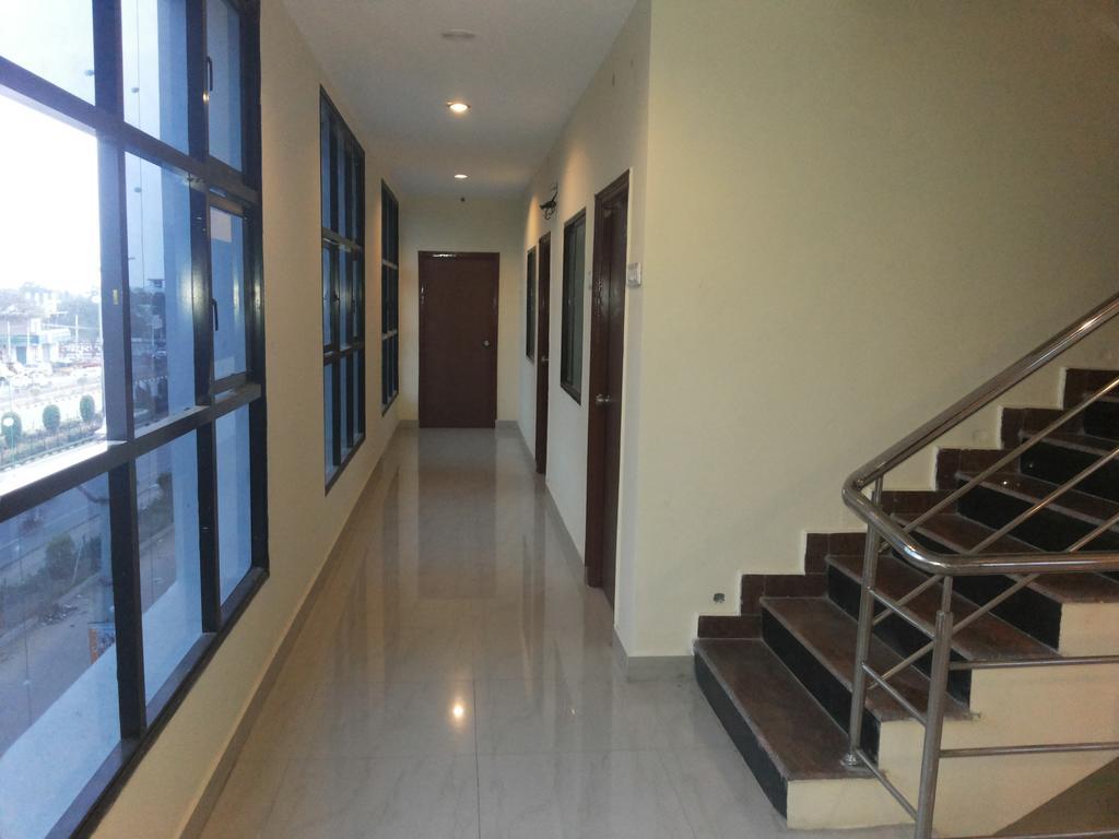 Hotel Neem Tree Hyderabad Airport Shamshabad Bagian luar foto